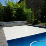 Schwimmende, ausgeschäumte Rolladenabdeckung